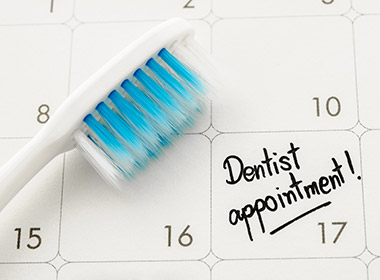 Reminder Dentist appointment in calendar.